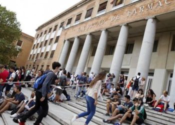 Universidades públicas: “ley ómnibus” habilita a cobrar aranceles a los extranjeros sin residencia