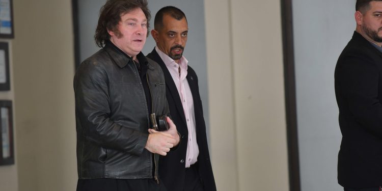 Ya se presentaron al menos diez amparos judiciales contra el DNU
