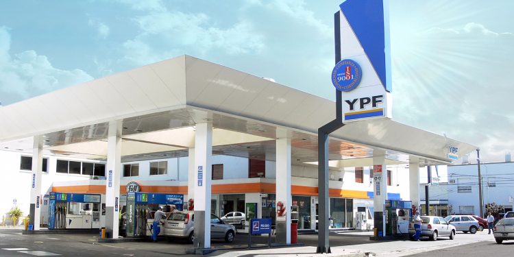 YPF y Axion también aumentaron 37% el precio de sus combustibles