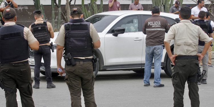 Acribillaron en Guayaquil al fiscal que llevaba la causa por la ocupación del canal de TV