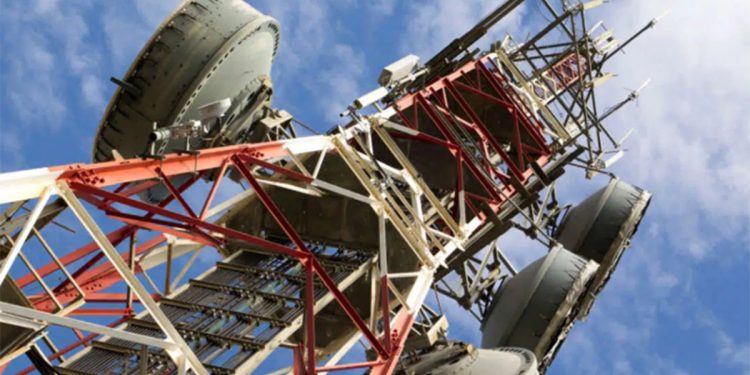 Acuerdan revisar la normativa vigente de las antenas de telecomunicaciones