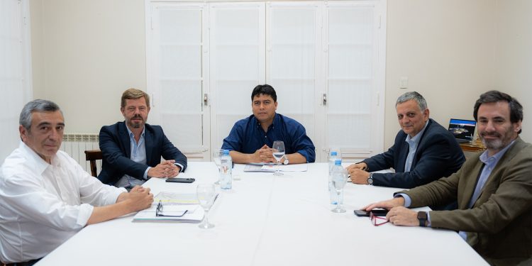 Acuerdo Santa Cruz-YPF: La empresa devolverá yacimientos a la provincia