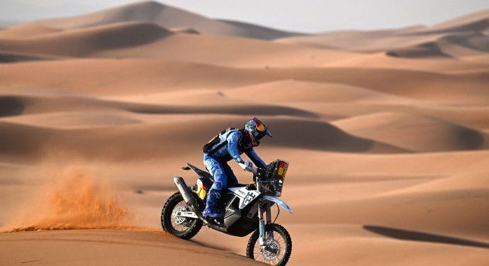 Andújar se defiende de Giroud y palpita su segundo título en el Dakar