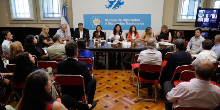 Ante el bloque de UP, el sector turístico dijo que el DNU y el paquete de leyes en la actividad es «un retroceso»