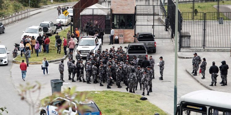 Arremetida narco en Ecuador: liberan a 41 rehenes en cárceles pero 136 siguen retenidos