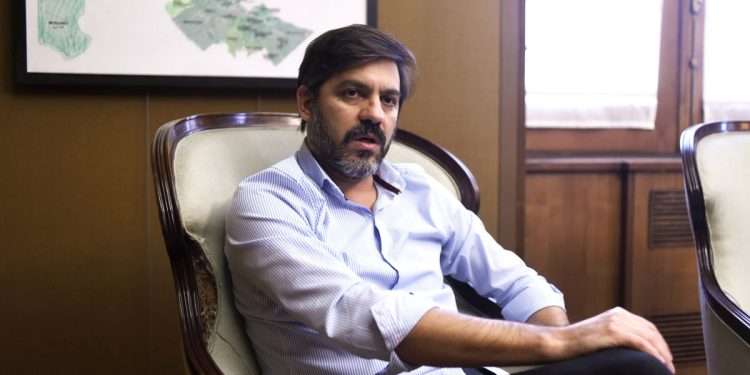 Carlos Bianco: «No están debilitando a Kicillof, están ajustando al pueblo bonaerense»