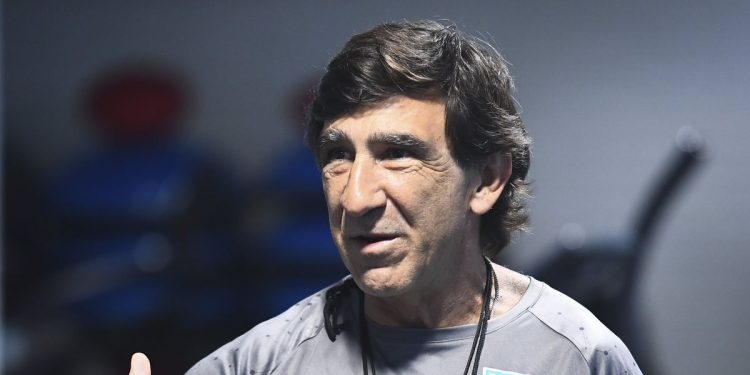 Con dos caras nuevas y a la espera de más, Costas inició su era en Racing