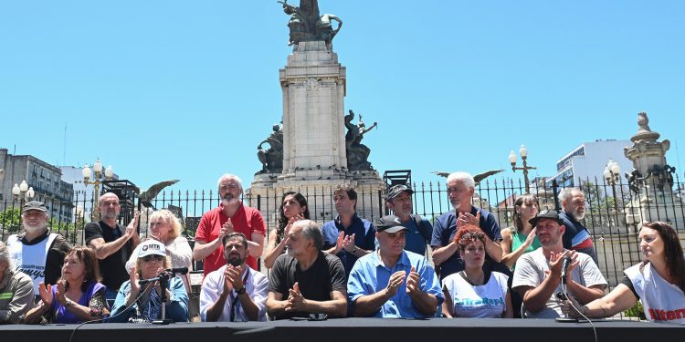 Convocaron a una “vigilia” en el Congreso para rechazar el tratamiento de la ley “Bases”