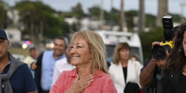 Cosse elude la polémica por los 300 años de Montevideo: “Es como discutir el sexo de los ángeles”