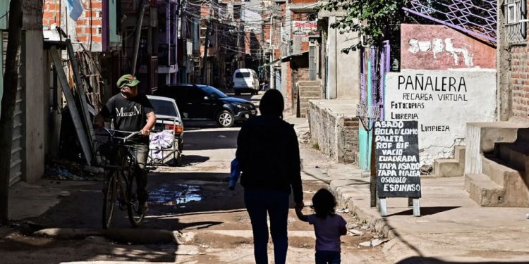 Crisis habitacional sin freno: «La desesperación los lleva a pensar ‘en vez de quedarme en la calle con mis hijos tomo un campito’»