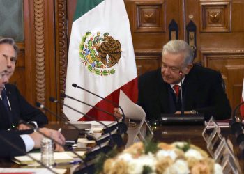 EEUU mantendrá abiertos los pasos fronterizos con México, anunció López Obrador