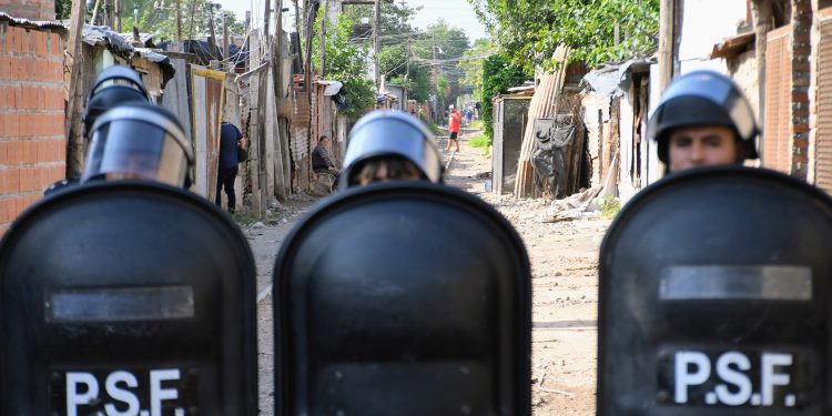 El análisis del teléfono de un “tira-tiros” permitió descubrir 5 búnker de drogas