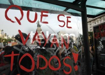 El cacerolazo cultural se replicó en plazas de todo el país