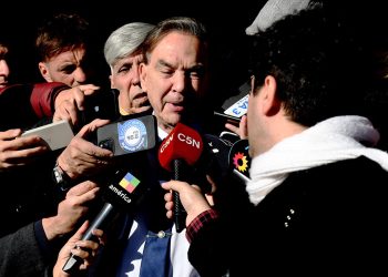 El dictamen comenzó a cocinarse en una reunión paralela con la UCR el PRO y Hacemos, a la que asisten funcionarios