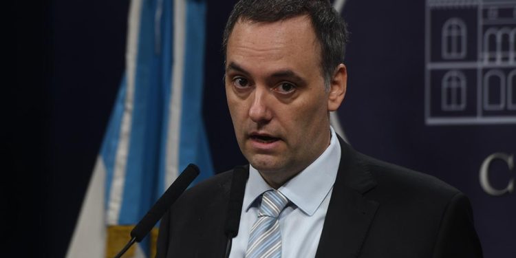 El Gobierno amenaza con descontar el día a estatales que adhieran al paro del 24