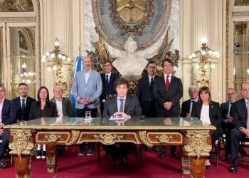 El Gobierno apeló y busca llevar el litigio sobre el DNU al fuero contencioso administrativo