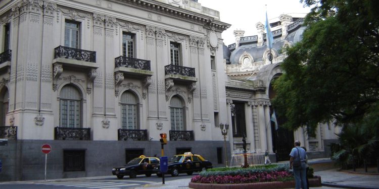 El Gobierno aseguró que “sigue con preocupación” la situación política en Venezuela