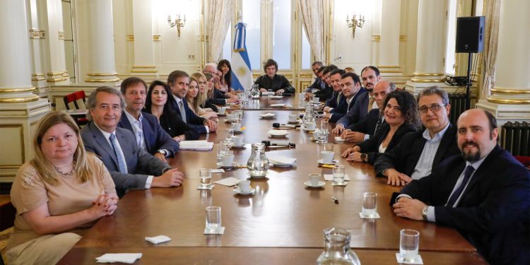 El Gobierno avanza con el armado de comisiones para tratar el DNU y la “Ley ómnibus”