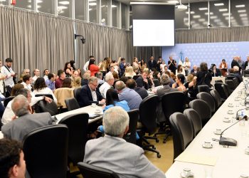 El Gobierno, entre las apelaciones a los fallos contra el DNU y el debate en el Congreso