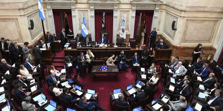 El gobierno ingresó por el Senado el polémico DNU 70/2023