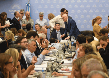 El gobierno logró dictamen y la mega ley se debatirá en el recinto desde el jueves