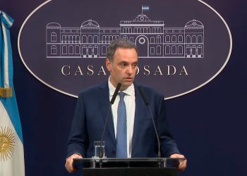 El Gobierno recibirá a comitiva del FMI para “renegociar el acuerdo virtualmente caído”