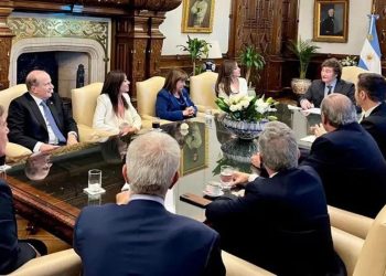 El gobierno, urgido por lograr dictamen, manda señales a los gobernadores ante una «oposición dialoguista» dispersa