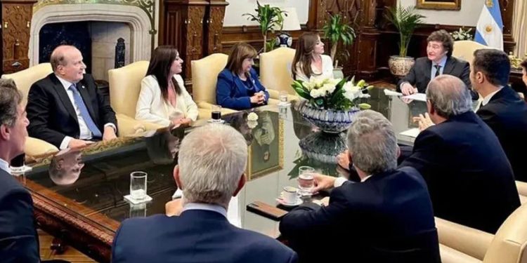 El gobierno, urgido por lograr dictamen, manda señales a los gobernadores ante una «oposición dialoguista» dispersa