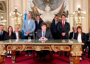 El Gobierno y la CGT van a la Cámara del Trabajo por el capítulo laboral del DNU