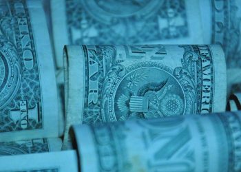 El mercado argentino prevé otra devaluación y el dólar blue sigue al alza, ¿habrá efecto en Uruguay?