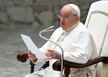 El papa Francisco reza por la paz en Ecuador