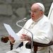 El papa Francisco reza por la paz en Ecuador