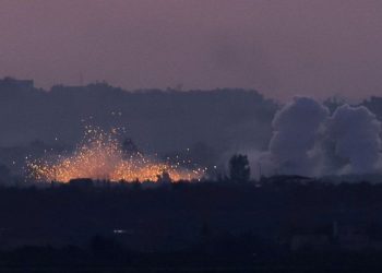 El tráfico marítimo en el mar Rojo cayó un 22% por los ataques de los hutíes