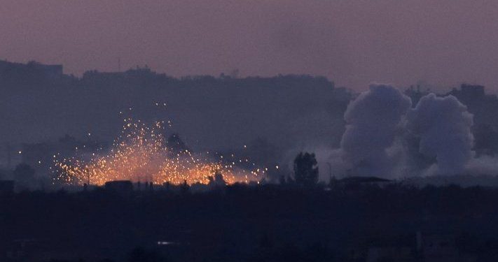 El tráfico marítimo en el mar Rojo cayó un 22% por los ataques de los hutíes