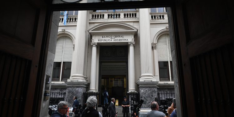 El volumen de los plazos fijos tradicionales en pesos cayó 46% en diciembre