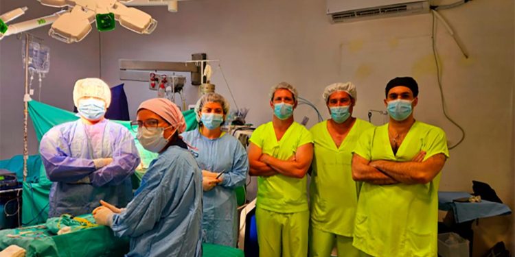 En Mercedes operaron despierto a un adolescente para extirparle un tumor cerebral