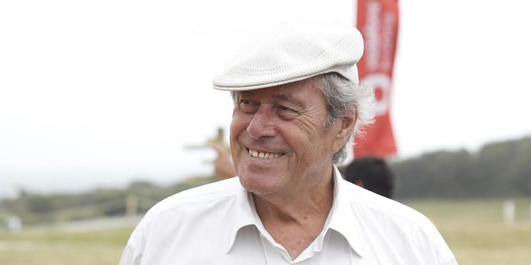 Enrique Antía celebró la llegada de miles de turistas jóvenes a Maldonado