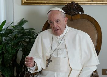 Francisco dijo estar preocupado por el sufrimiento de los argentinos y analiza venir al país «en la segunda parte del año»