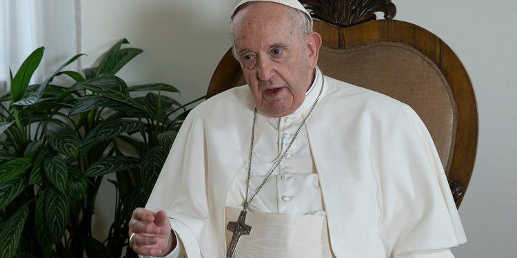 Francisco dijo estar preocupado por el sufrimiento de los argentinos y analiza venir al país «en la segunda parte del año»