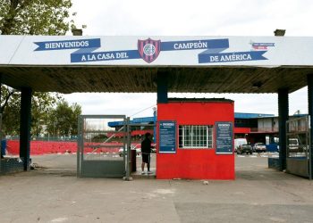 Fútbol y crisis: los cinco clubes argentinos inhibidos por la FIFA