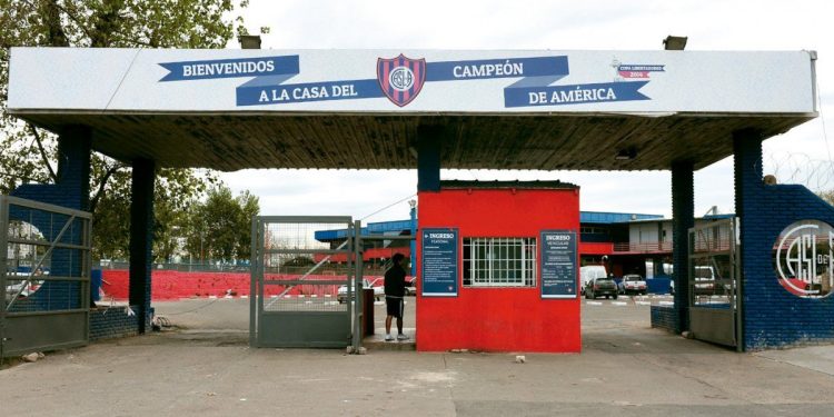 Fútbol y crisis: los cinco clubes argentinos inhibidos por la FIFA