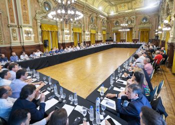 Gobernadores, legisladores, gremios e intendentes de UxP se reúnen para fijar estrategia