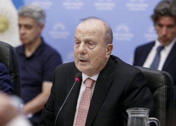 Inestabilidad en el Gobierno tras la salida de Ferraro y los votos que no aparecen para la ley ómnibus