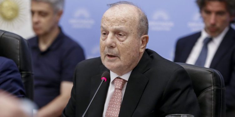 Inestabilidad en el Gobierno tras la salida de Ferraro y los votos que no aparecen para la ley ómnibus