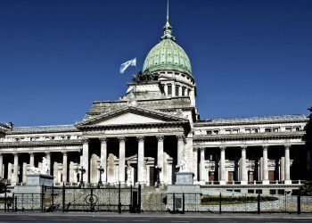 Ingresó al Congreso el DNU que desregula la economía y deroga múltiples leyes