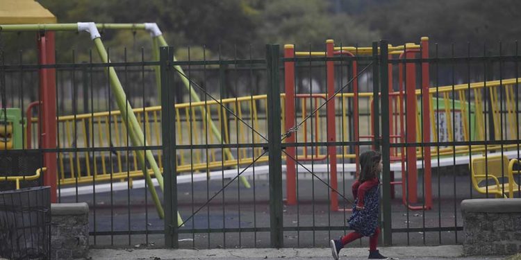 Intentó llevarse a una niña de 10 años tras ofrecerle golosinas: quedó detenido