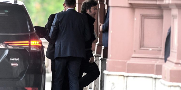 Javier Milei encabeza la primera reunión de gabinete del año