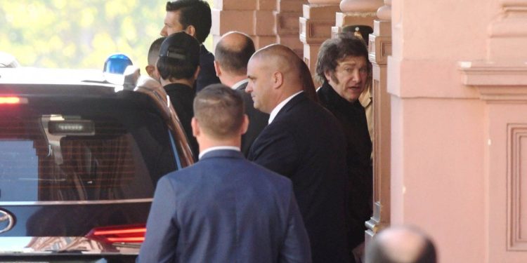 Javier Milei reunió al Gabinete con foco en el desembolso del FMI