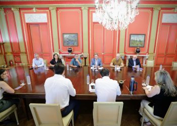 Kicillof sigue la saga de reuniones con los sectores afectados por DNU y la Ley Ómnibus: ahora farmacias y biodiesel