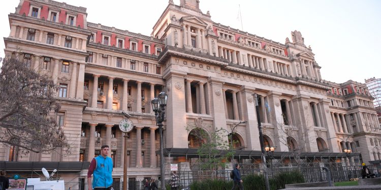 La Justicia avaló dos nuevas cautelares contra el capítulo laboral del DNU